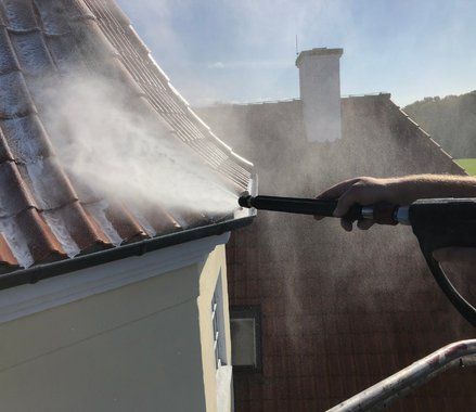 Limpieza de tejado de tejas en Cáceres