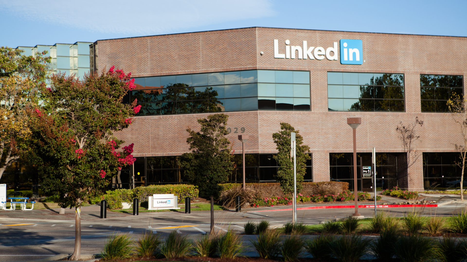 A large building with the word linked in on it
