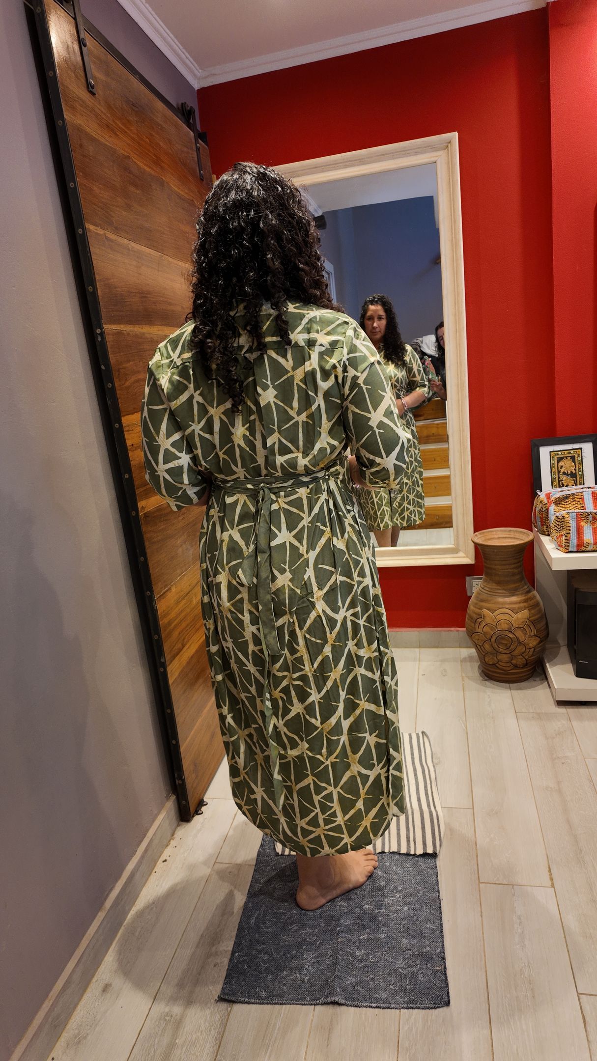 Vestido largo tipo camisero .