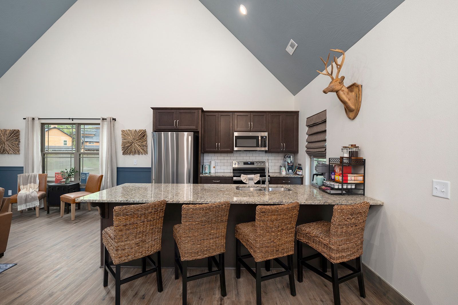 Examples of rustic interior design in Branson MO