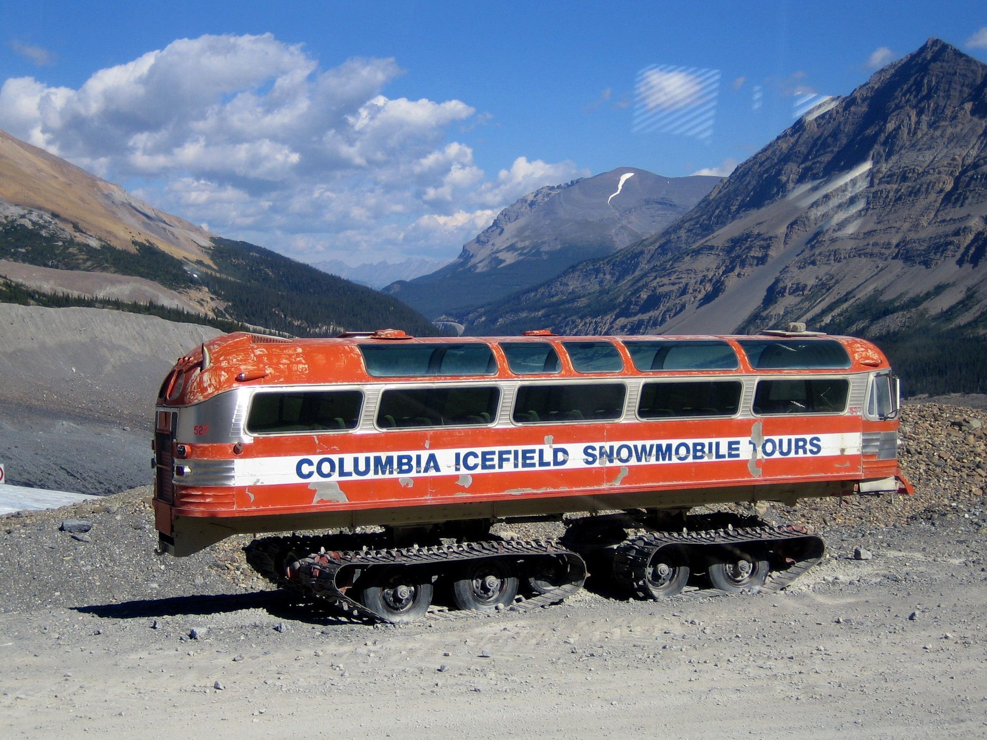 The Columbia Icefield Skywalk shuttle