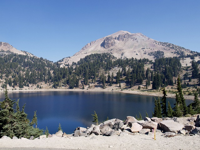 lake helen in lassen volcanic np with a mountain in the background