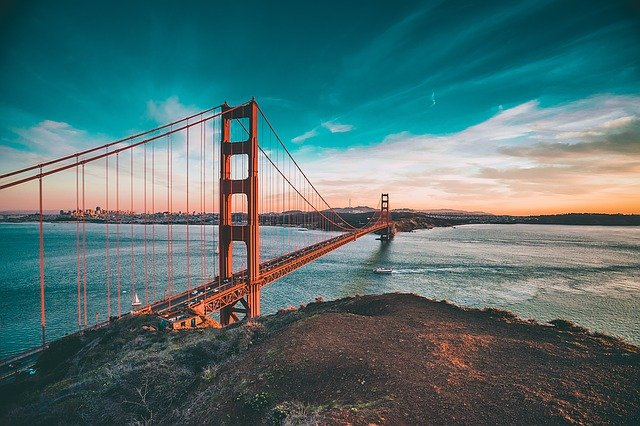 The golden gate bridge suspension bridge over a body of water.