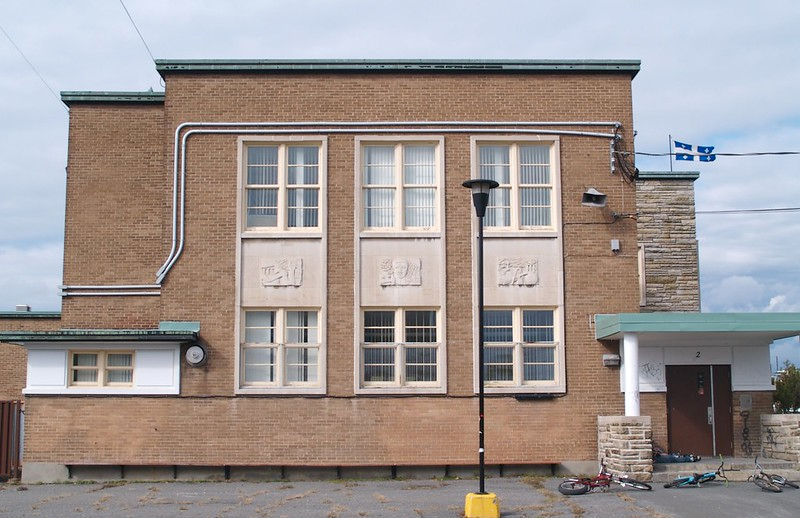 A large brick building with a street light in front of it in Drummondville