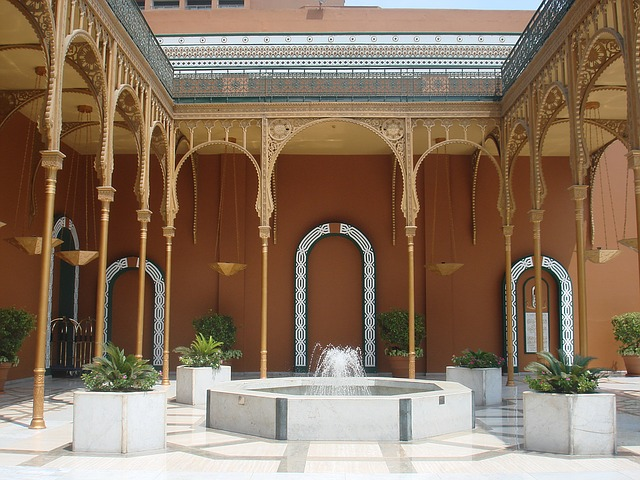 A courtyard at The Cairo Marriott Hotel