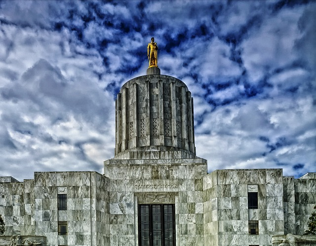 The oregon state capitol building in salem