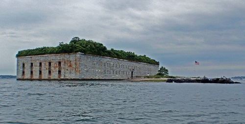 a small island which is home to fort gorges