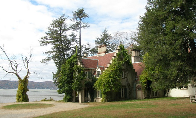 Washington Irving's Sunnyside Home with a red roof sits next to a body of water