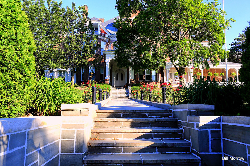 A set of stairs leading up to the new york state executive mansion