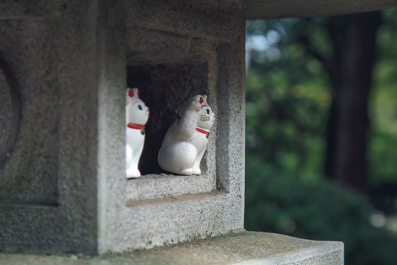 Two ceramic cats at Gotokuji Temple and Imado Shrine