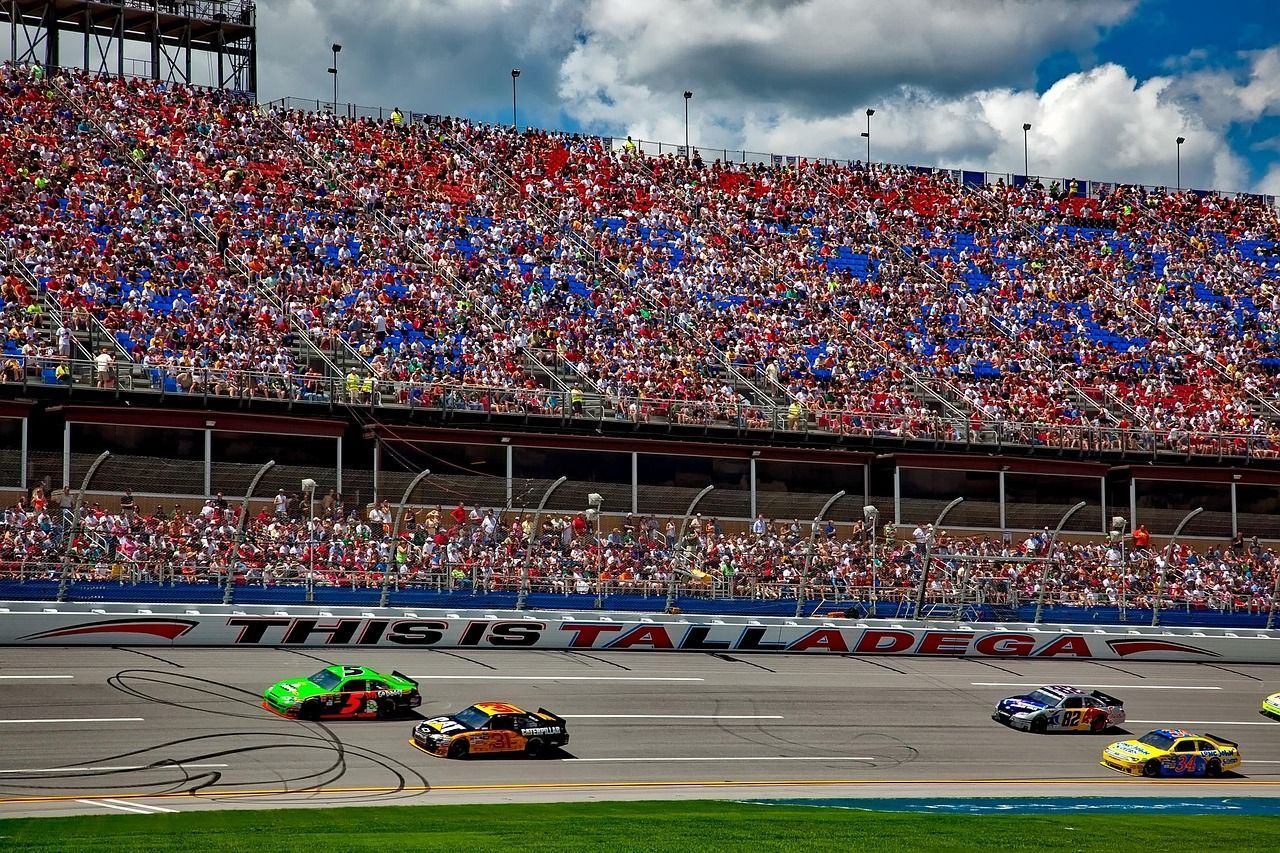 A race at the Talladega Superspeedway