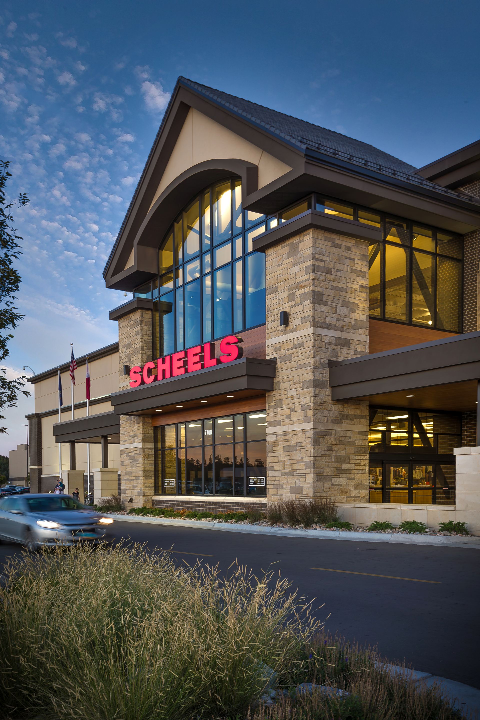 Kansas Blend Split Face Veneer
Cottonwood Caps, Sills, Panels
used at Scheels