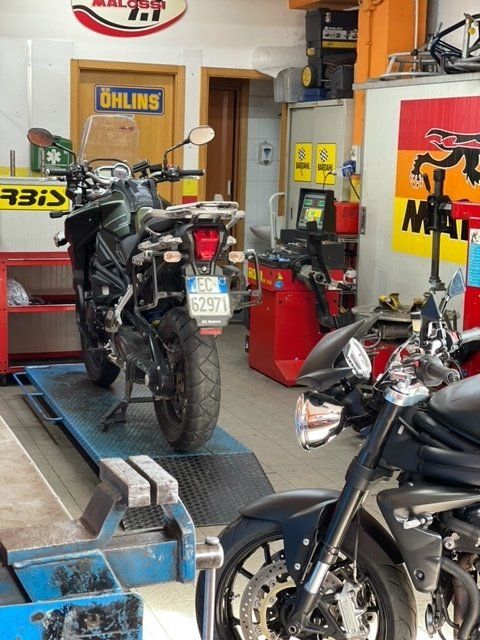 moto in riparazione
