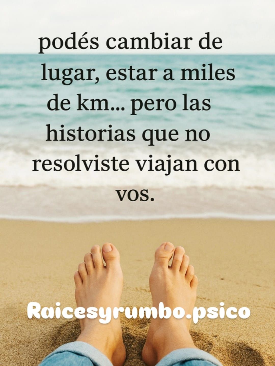 Pies en la playa con una cita: