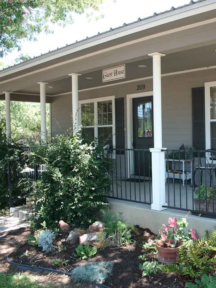 A house with a porch and a sign that says 2nd ave