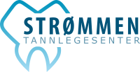 Logo for Strømmen Tannlegesenter, et tannlegekontor; har en stilisert tannform i blått med kontornavnet i mørkeblå tekst.