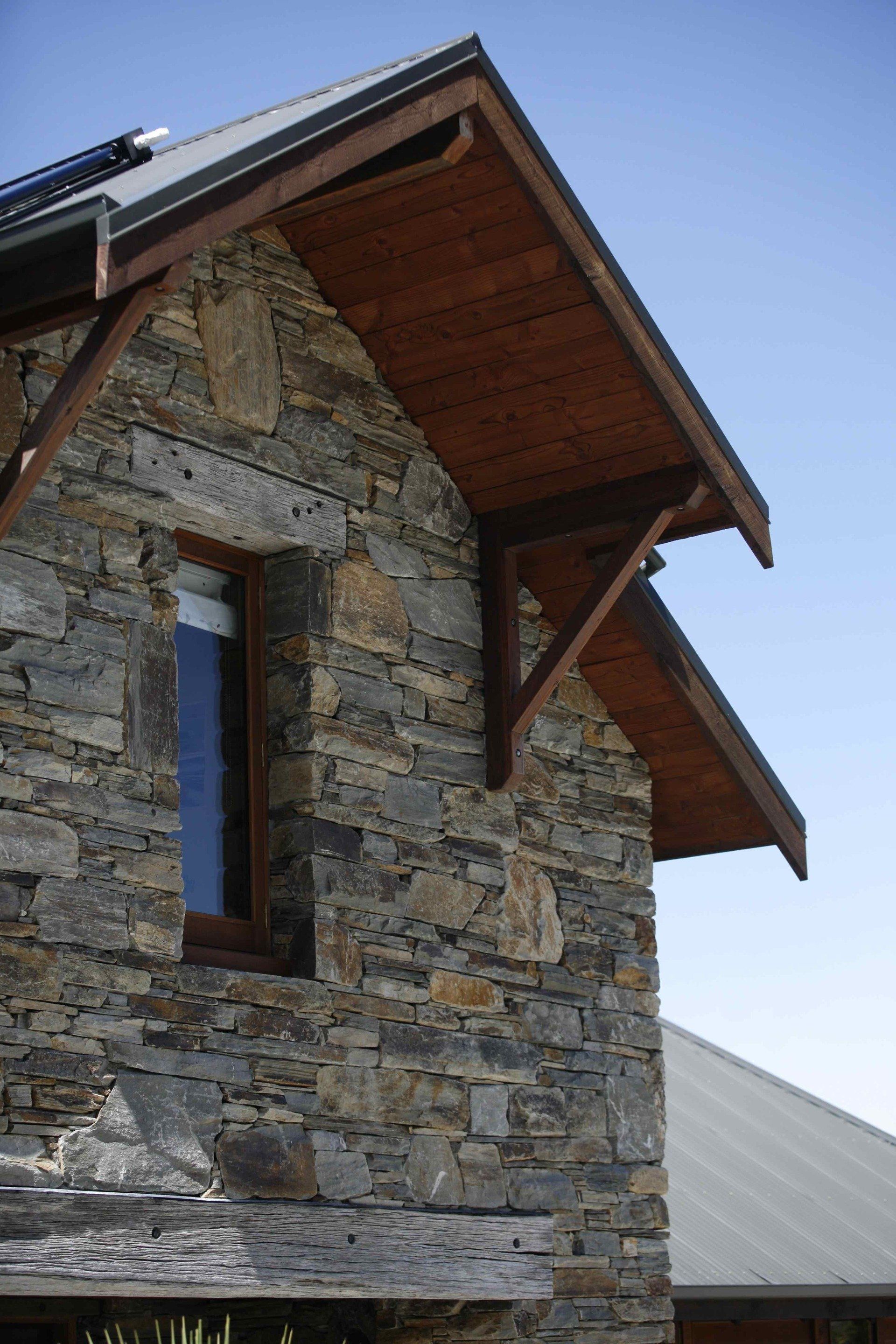 mpressive hilltop house overlooking Lake Hawea
