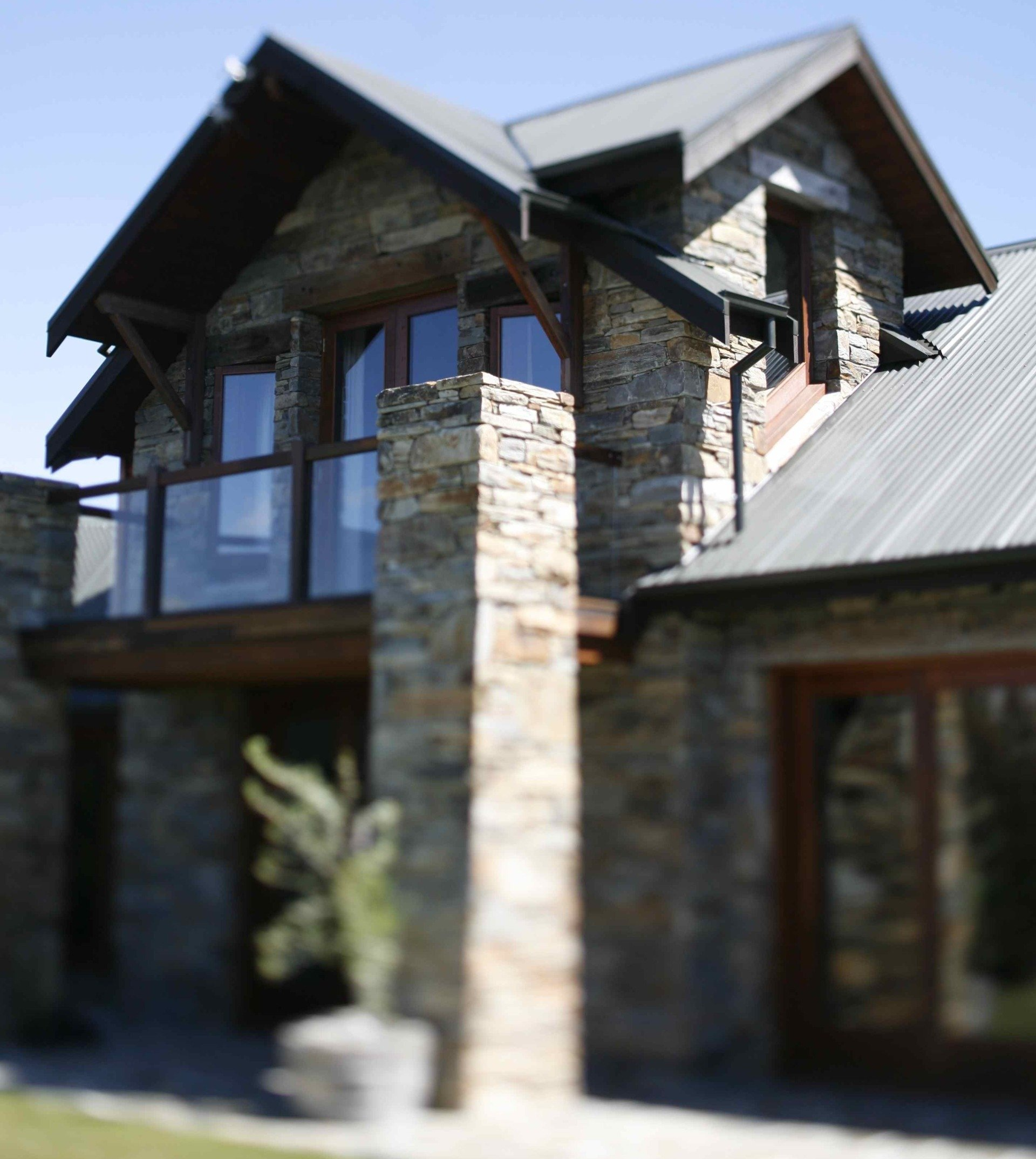 Stonemason traditional schist colours.