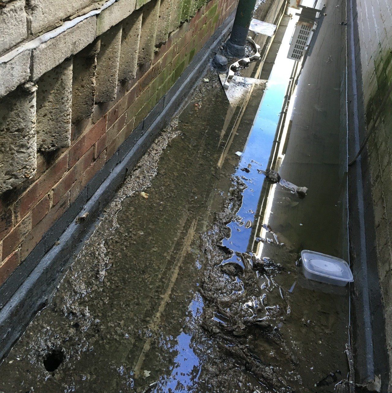 Gutter cleaning and relining