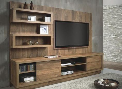 Mueble de pared moderno de madera con estantes, armarios y una gran pantalla plana en una sala de estar.