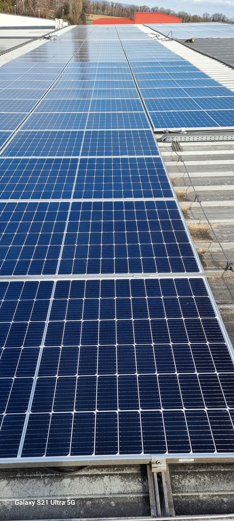 Solarni paneli prehrambene industrije nakon profesionalnog čišćenja