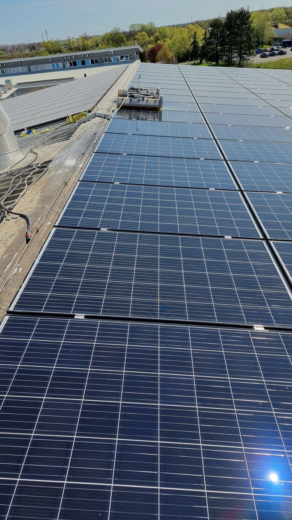 Čista površina solarnih elektrana ukupne površine 10.350 m² nakon robotskog čišćenja