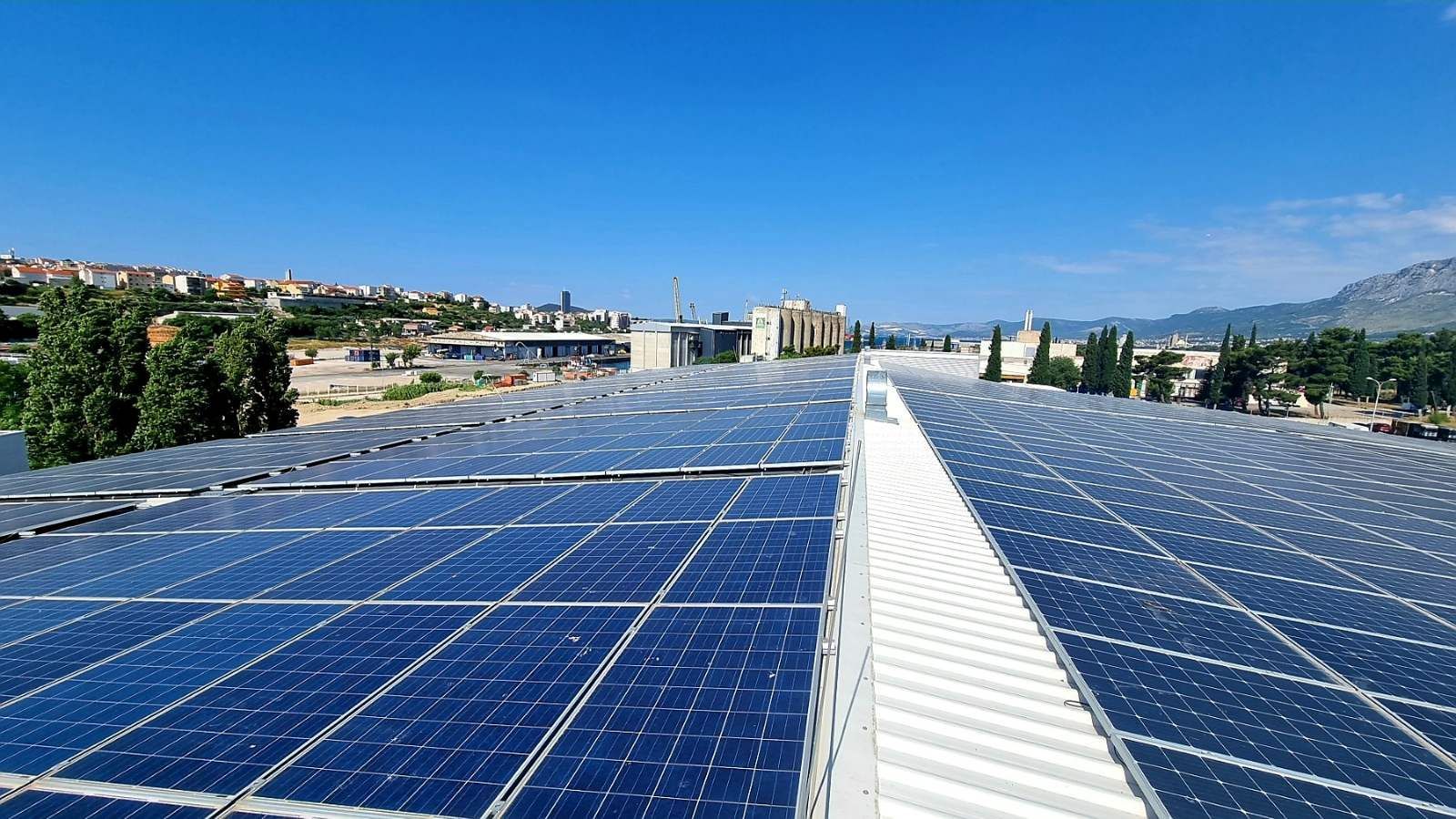 pranje solarnih panela na logističkom i skladišnom objektu