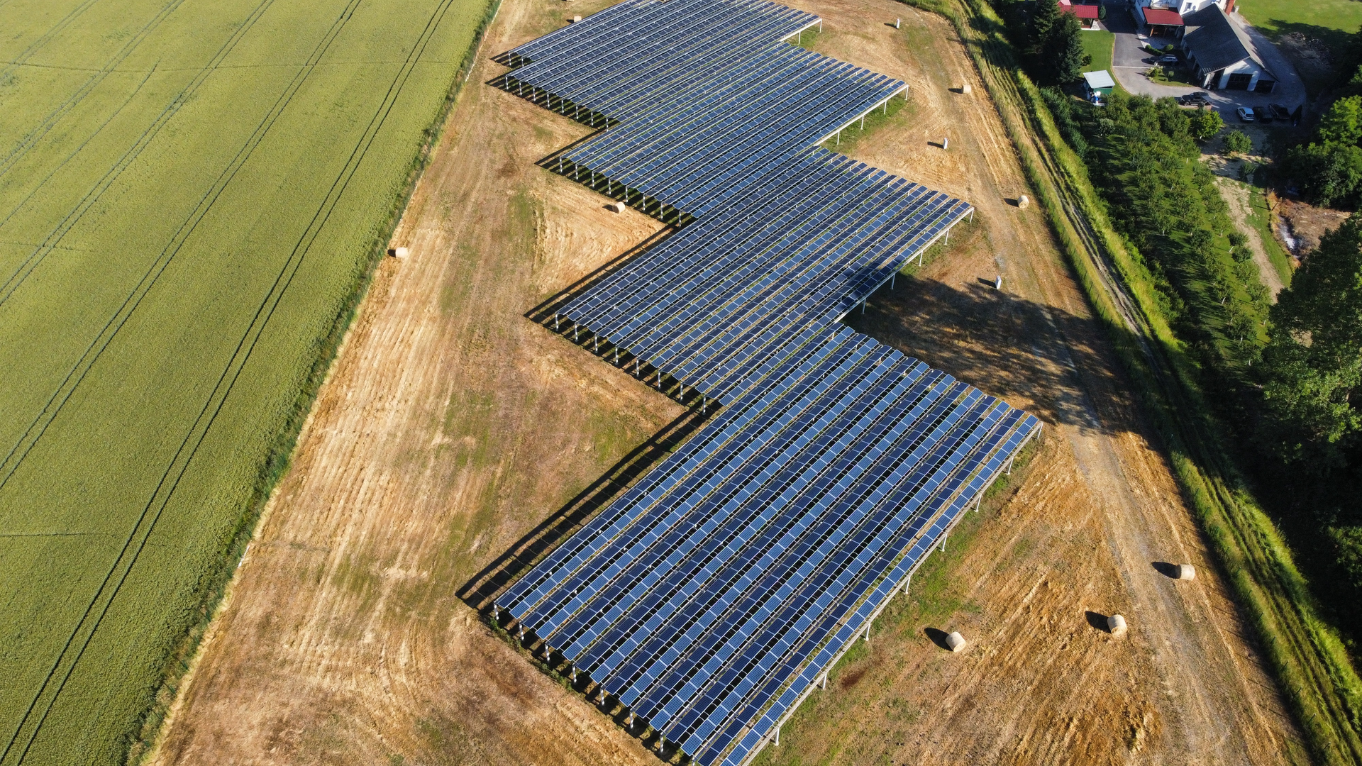 čišćenje velike utility-scale solarne elektrane