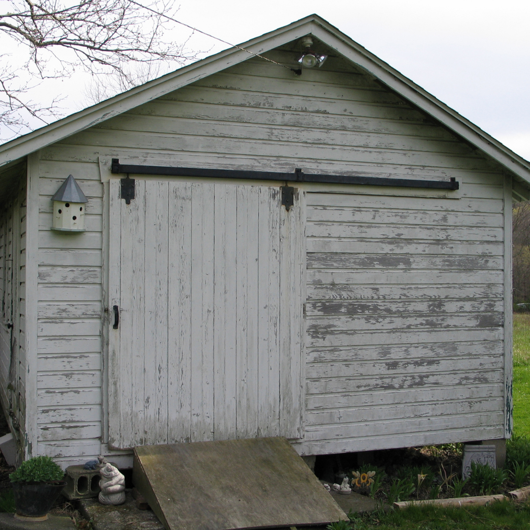 A photo of an outbuilding in need of a cleanout in Houston, TX, and the homeowners need a dumpster.