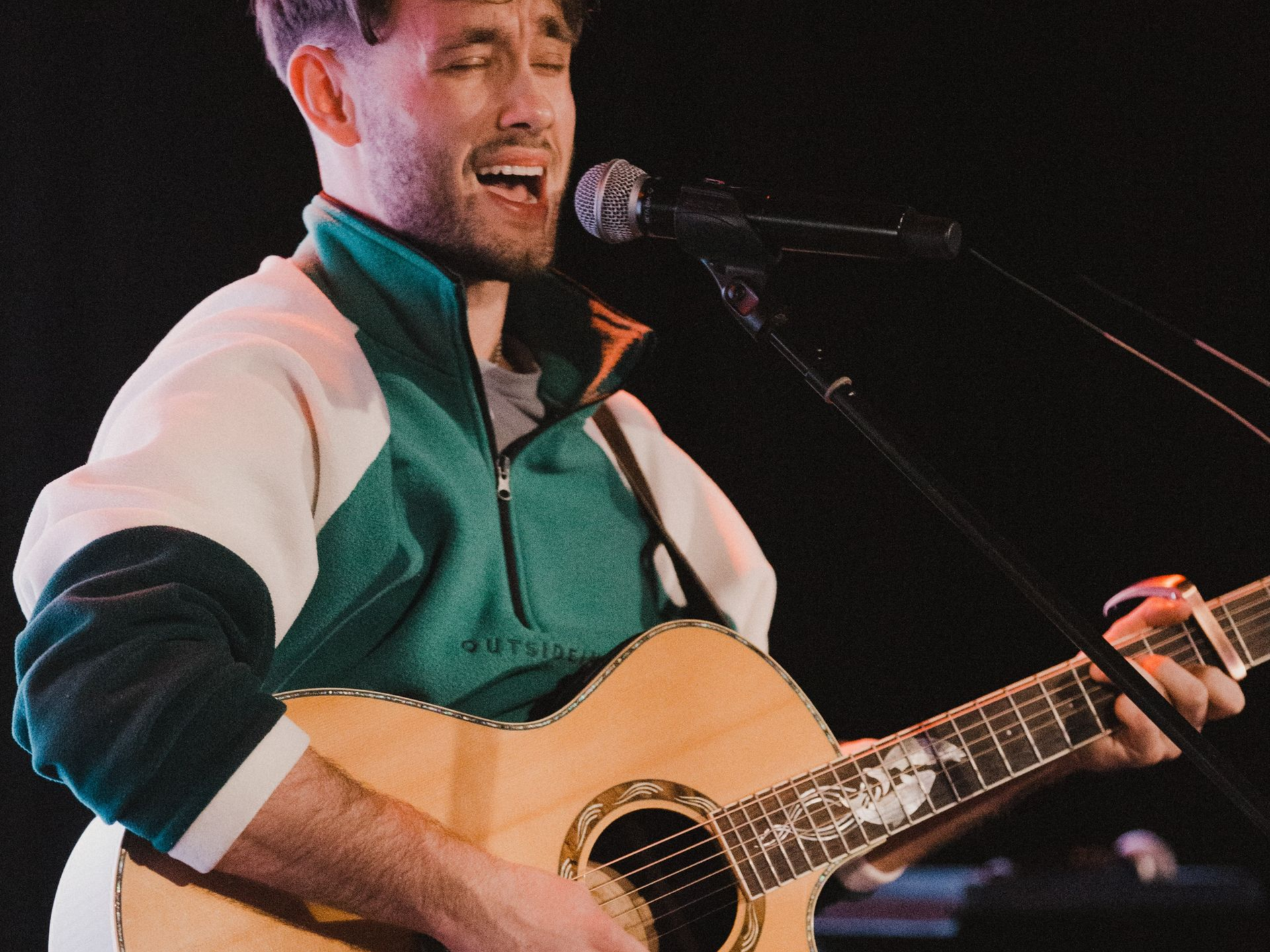 Powerhouse singer-songwriter Joe McNair making his La Dragon debut with us this December.