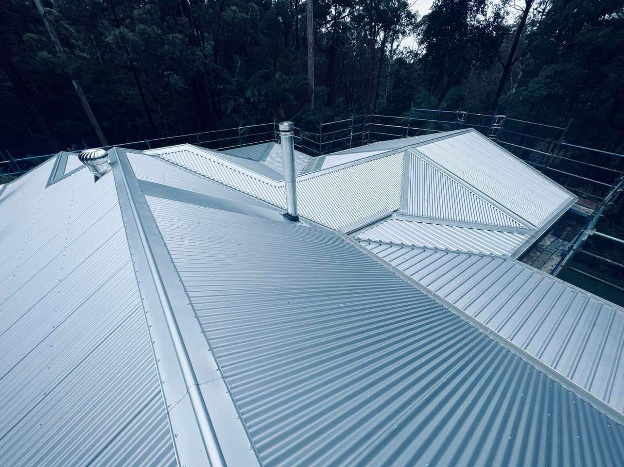Modern Home's Roof, Featuring Metal Panels in Shades of Gray — Rumara Roofing in Sunshine Coast, QLD