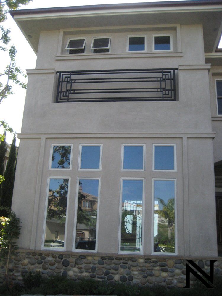 A house with a balcony and the letter n on the side
