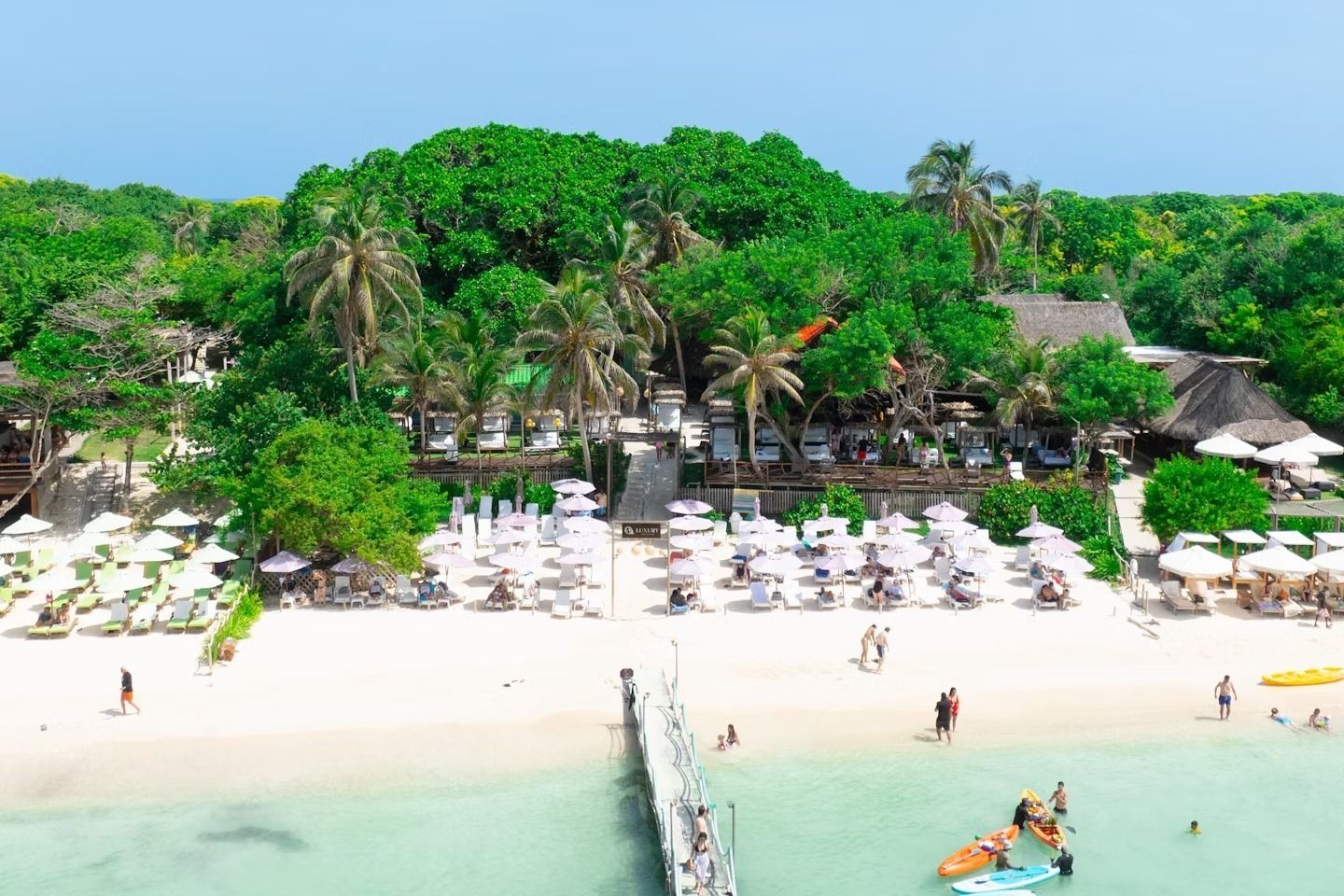LUXURY BEACH CLUB ISLAS DEL ROSARIO