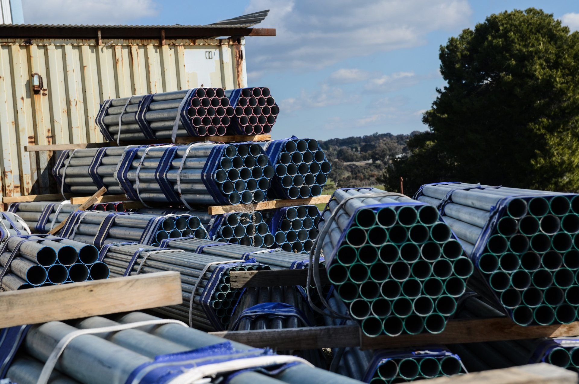 Mad Harry’s Steel is a locally-owned and operated family business that has been built on a foundation of good old fashioned Aussie values of providing the highest quality products and service, when you need them and for the best price.