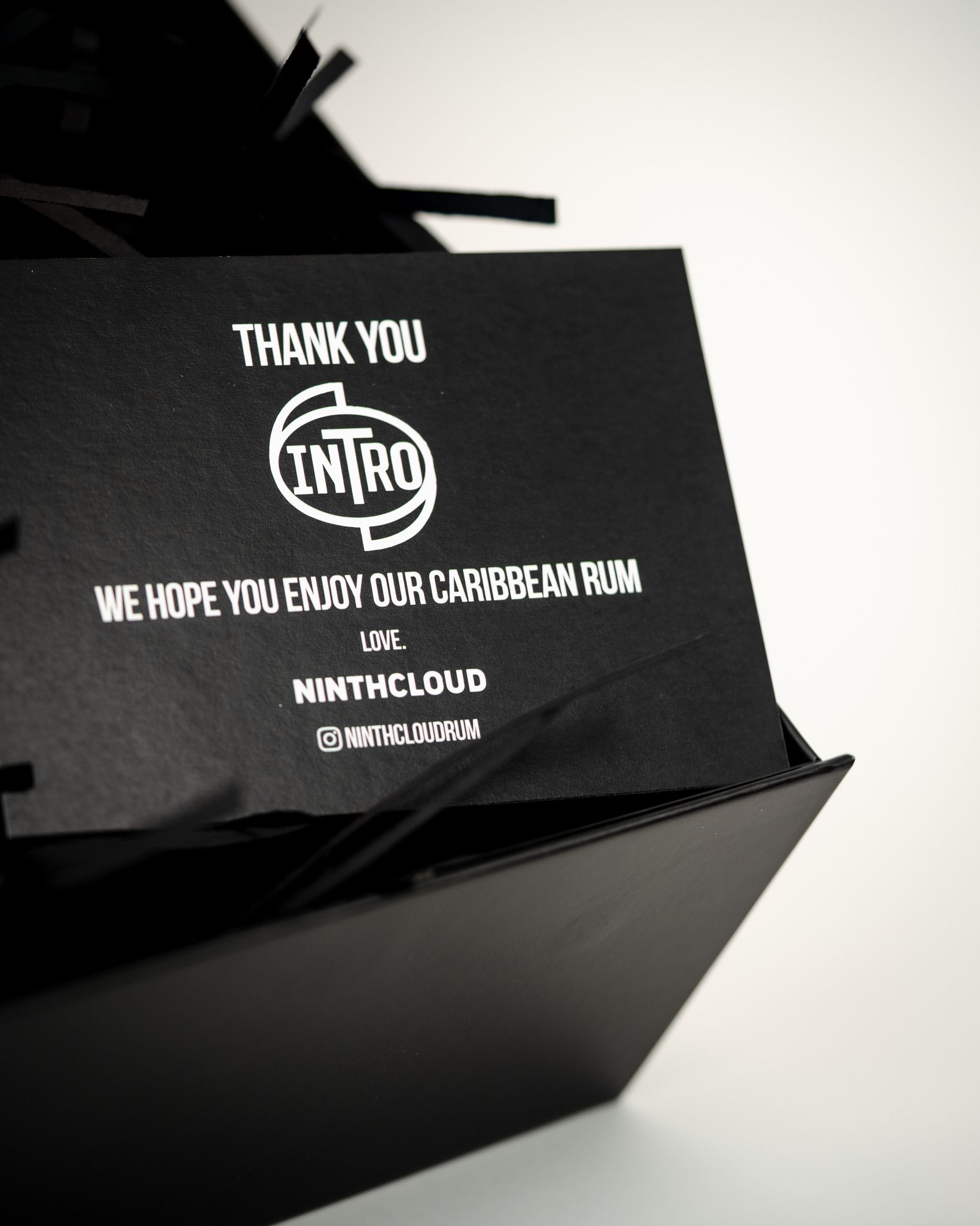 Pre-made & bespoke gift boxes for brands and agencies. 