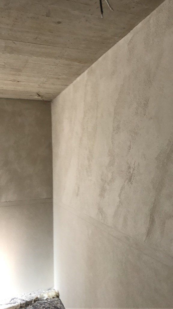detail of a wall with grey travertino product