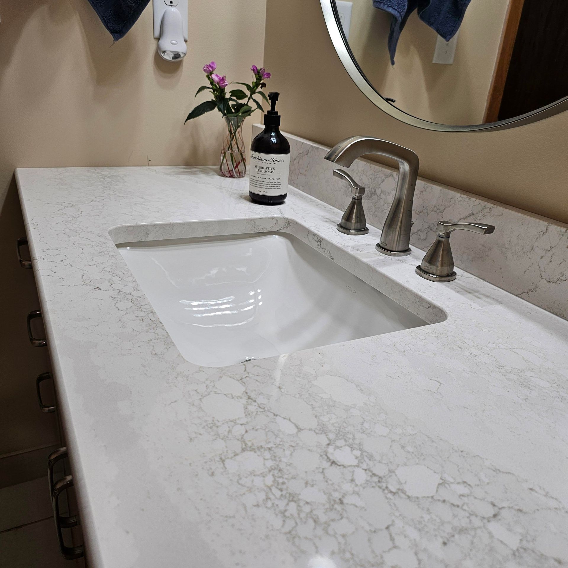 A bathroom counter with a sink and a mirror