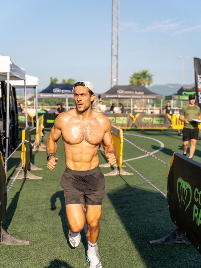 Bernat Anglada corriendo en una prueba de resistencia tipo HYROX