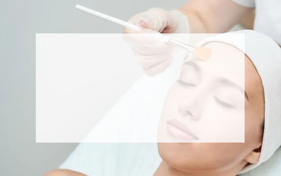 PATIENT HAVING A CHEMICAL PEEL