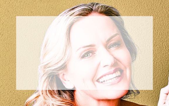 WOMAN SMILING AT THE CAMERA