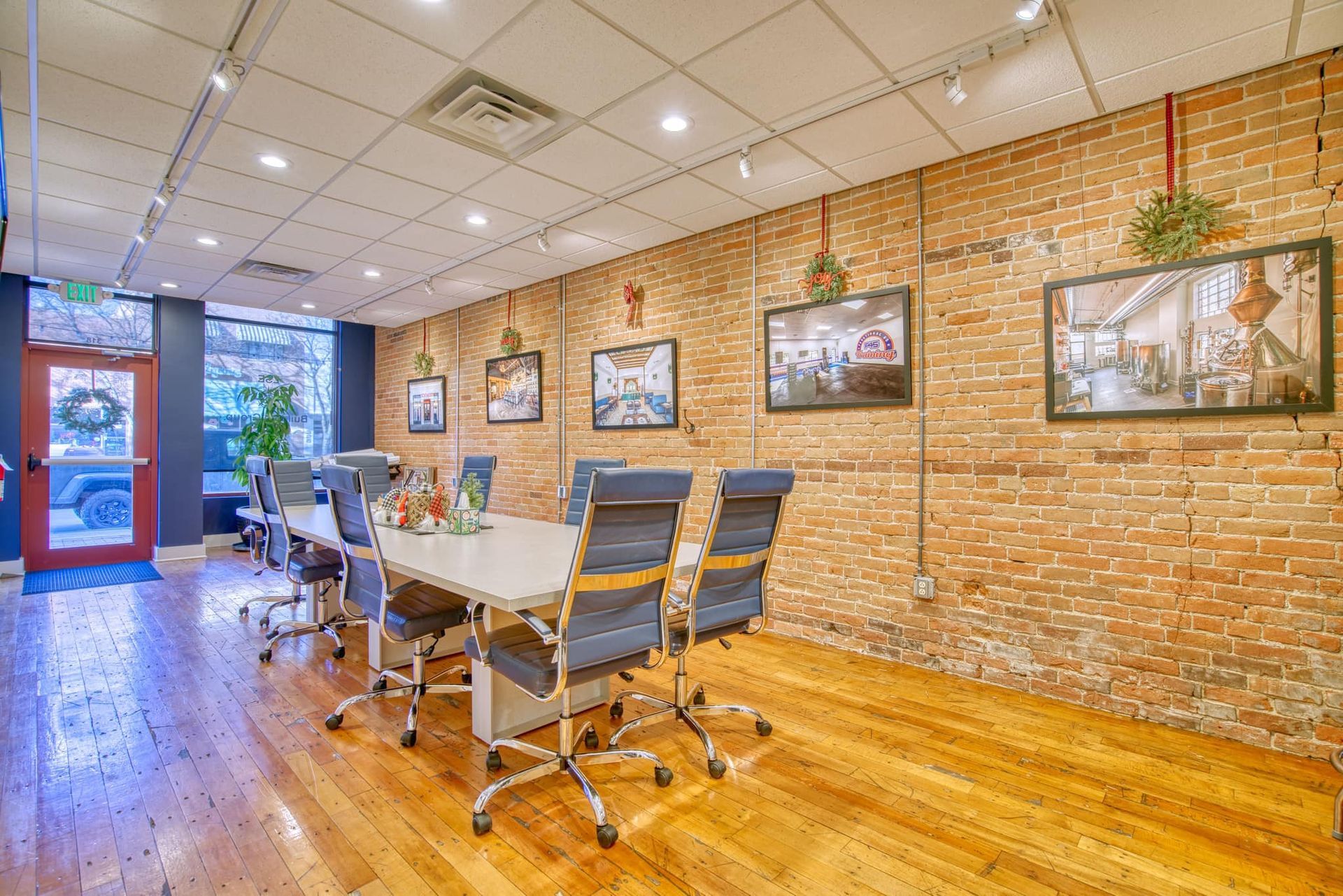 LSE - Shopping Centers & Retail - 318 Main Street