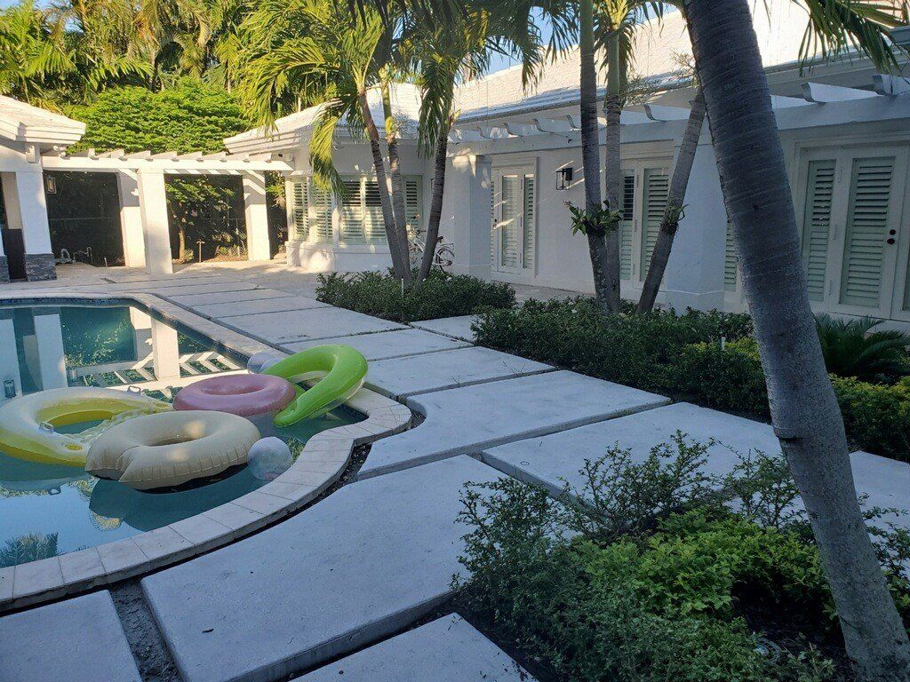 Modern House with Pool — Miami, FL — Concrete Services Pump and Finishing Inc.