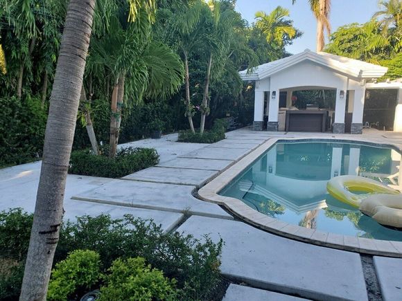 House Concrete Walkway — Miami, FL — Concrete Services Pump and Finishing Inc. House Concrete Walkway — Miami, FL — Concrete Services Pump and Finishing Inc.