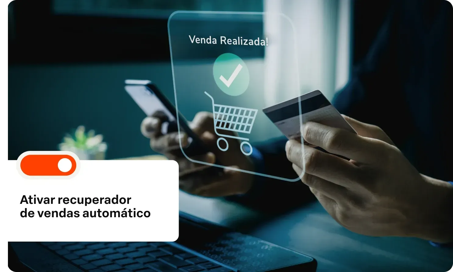Mãos usando celular sobre laptop com ícone de vendas e carrinho, texto “Ativar recuperador de vendas automático”.
