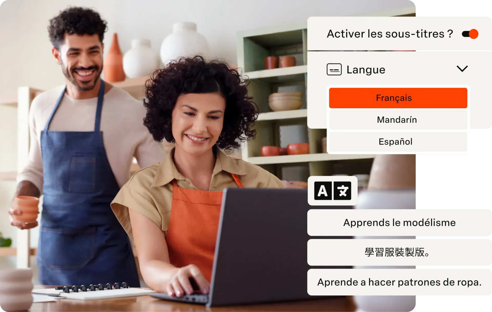 Couple activant les sous-titres automatiques en plusieurs langues pour internationaliser la vente de produits digitaux