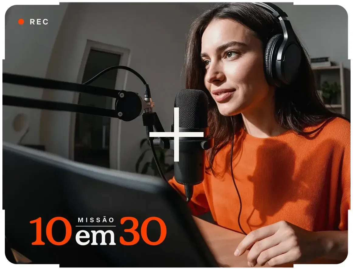 Abra uma caixa preta contendo itens de compras laranja e pretos, incluindo um cartão com a etiqueta “Acesso Antecipado”.
