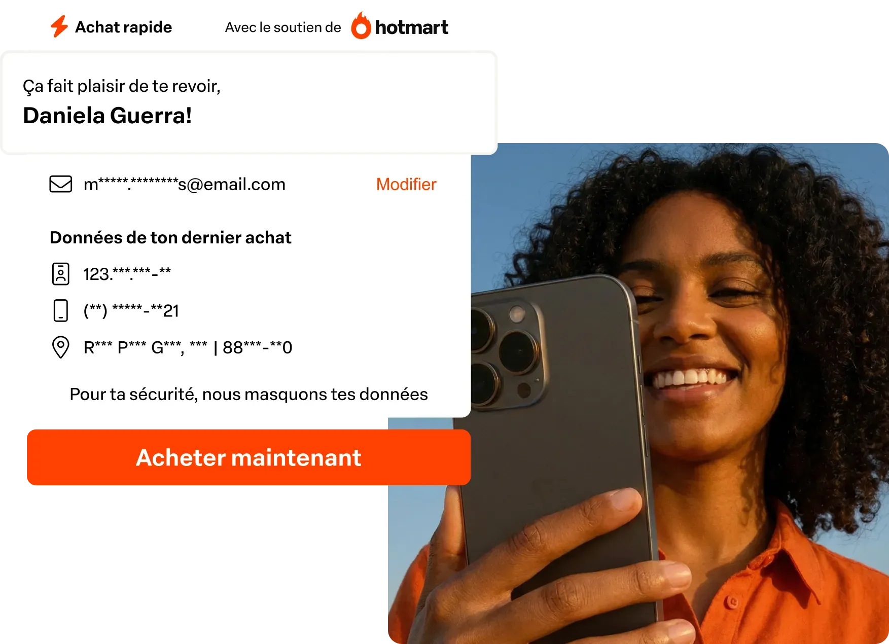 Superposition du checkout Hotmart à côté d\u2019une femme souriante tenant un téléphone, avec le bouton orange \u201cAcheter maintenant\u201d