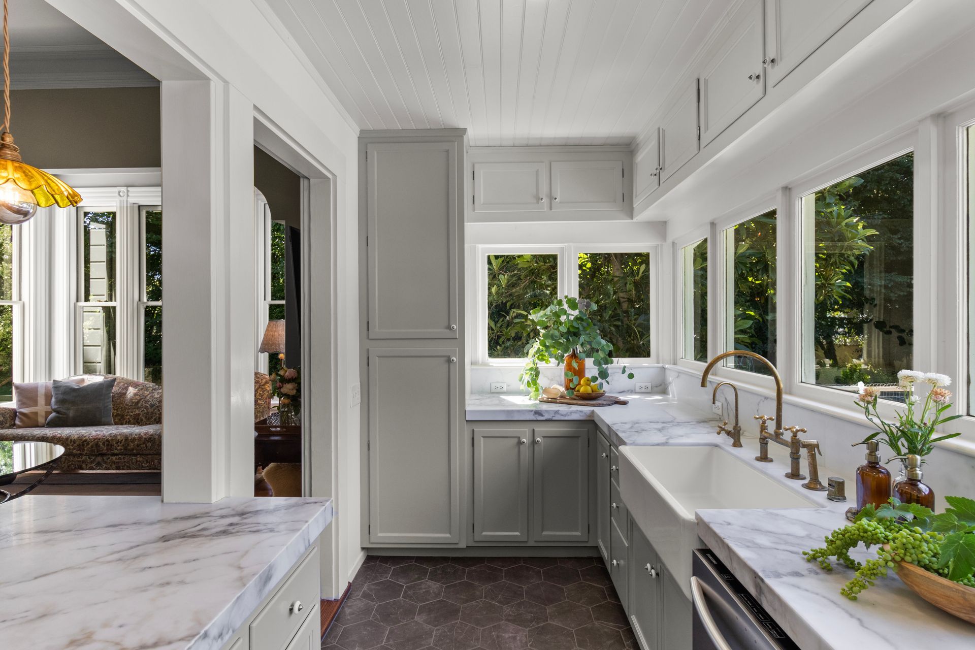2727 Russell Boulevard, Davis, CA, USA Home for Sale, with an elegant interior and classic design