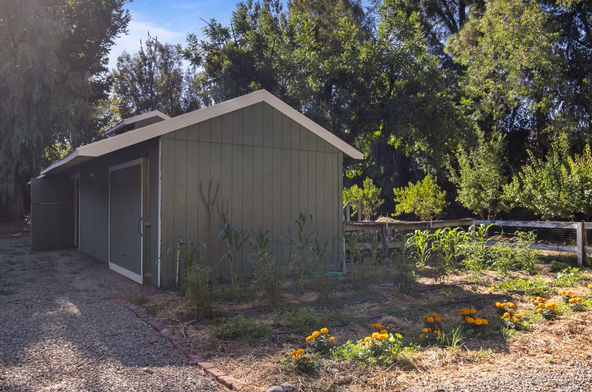 2727 Russell Boulevard, Davis, CA, USA Home for Sale, with an elegant interior and classic design