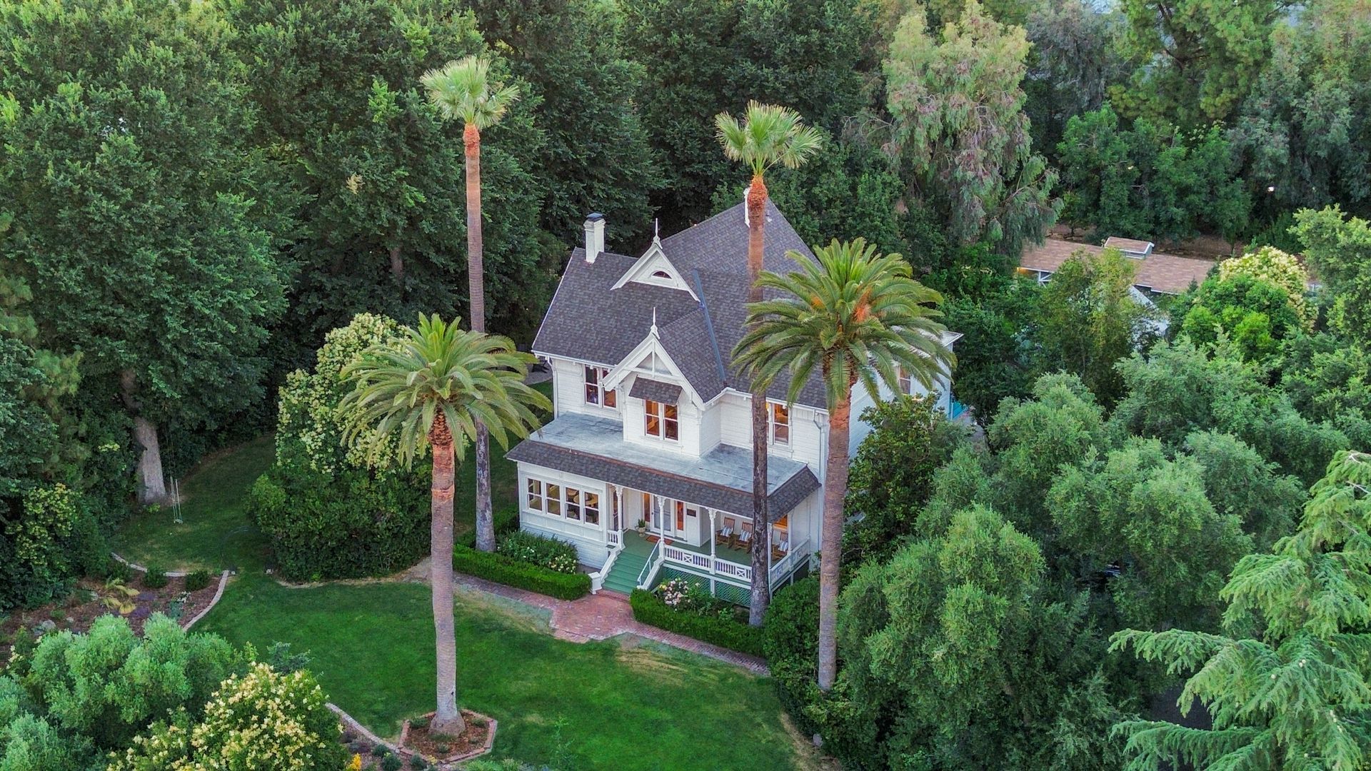 2727 Russell Boulevard, Davis, CA, USA Home for Sale, with an elegant interior and classic design